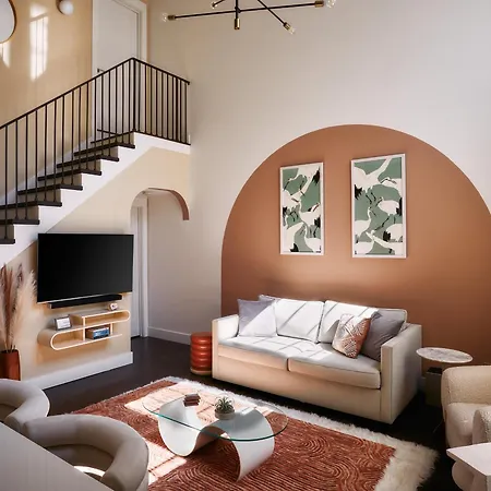 Courtyard Penthouse, Kings Beds & Soaring Ceilings, 1 Of 7 Themed Lofts At Cowrite, Find Coffee And Tacos Downstairs, Complimentary Spin Class, Walk To Shopping In 12 South, 10 Minutes To Broadway, Parking, 24 Hr Hospitality Nashville