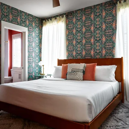 Apartment Courtyard Penthouse, Kings Beds & Soaring Ceilings, 1 Of 7 Themed Lofts At Cowrite, Find Coffee And Tacos Downstairs, Complimentary Spin Class, Walk To Shopping In 12 South, 10 Minutes To Broadway, Parking, 24 Hr Hospitality *