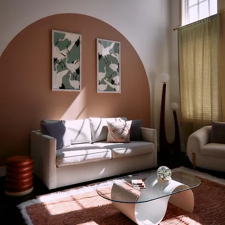 Courtyard Penthouse, Kings Beds & Soaring Ceilings, 1 Of 7 Themed Lofts At Cowrite, Find Coffee And Tacos Downstairs, Complimentary Spin Class, Walk To Shopping In 12 South, 10 Minutes To Broadway, Parking, 24 Hr Hospitality Apartment Nashville
