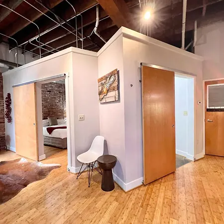 Waylon Apartment *