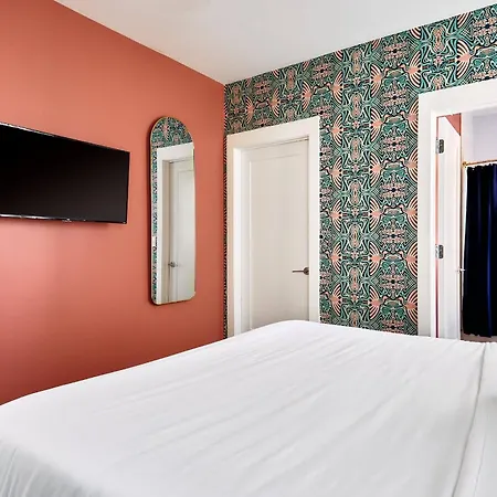 Apartment Courtyard Penthouse, Kings Beds & Soaring Ceilings, 1 Of 7 Themed Lofts At Cowrite, Find Coffee And Tacos Downstairs, Complimentary Spin Class, Walk To Shopping In 12 South, 10 Minutes To Broadway, Parking, 24 Hr Hospitality