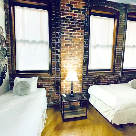 Johnny Apartment *