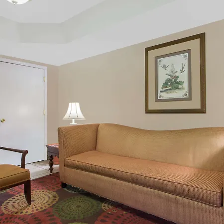 Hotel Super 8 By Wyndham Antioch/nashville South East 2*