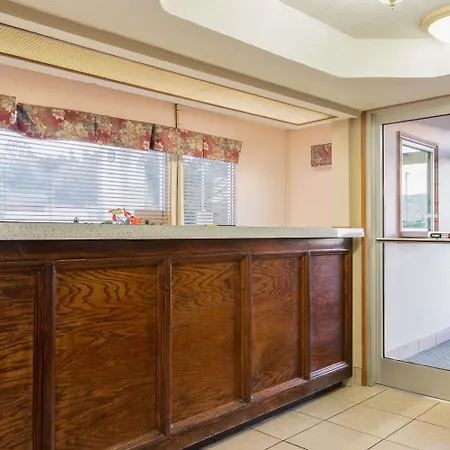 Hotel Super 8 By Wyndham Antioch/nashville South East 2*