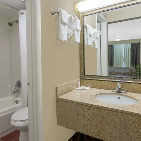 Super 8 By Wyndham Antioch/nashville South East 2*
