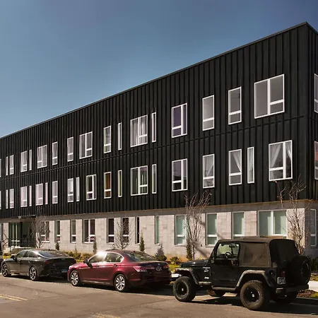 Dreamy With Fireplace, Rooftop, Gym, Parking, Sleeps 5 With King Bed, Sleeper Sofa, Hidden Bunk, Shared Rooftop And Gym, Free Dedicated Parking, Minutes To Broadway, Five Points & Grand Ole Opry, 24 Hr Hospitality *