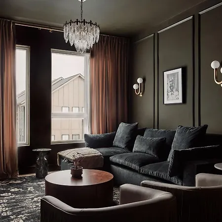Dreamy With Fireplace, Rooftop, Gym, Parking, Sleeps 5 With King Bed, Sleeper Sofa, Hidden Bunk, Shared Rooftop And Gym, Free Dedicated Parking, Minutes To Broadway, Five Points & Grand Ole Opry, 24 Hr Hospitality