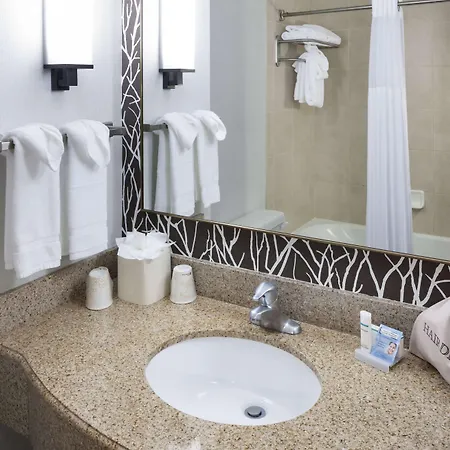 Hilton Garden Vanderbilt Hotel 3*