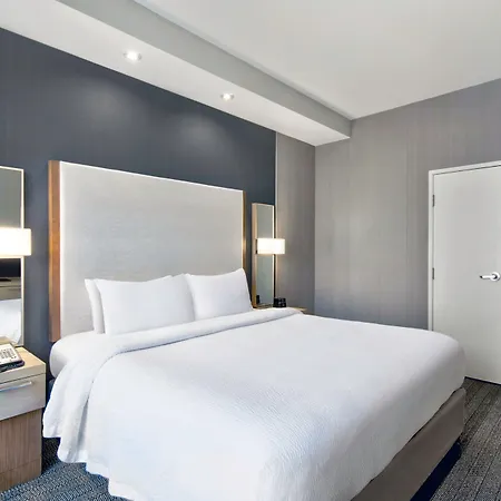 Courtyard By Marriott Hills