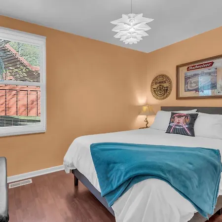 5 Min To Dt-multicade Arcade-scenic-nature Trails Apartment