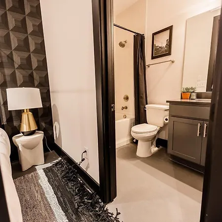 Holiday home Two Lavish Gulch Homes - Mins To Broadway *