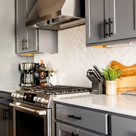 Two Lavish Gulch Homes - Mins To Broadway