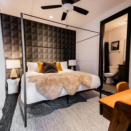 Holiday home Two Lavish Gulch Homes - Mins To Broadway *
