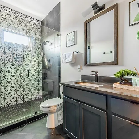 Two Lavish Gulch Homes - Mins To Broadway