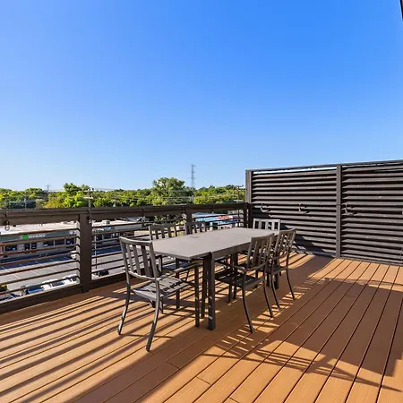 Apartment Only 4 Miles To Broadway With Free Parking And Tvs In Bedrooms *