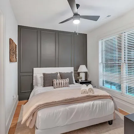 New 2 Luxe Townhomes With Rooftops Sleeps 24 Holiday home Nashville