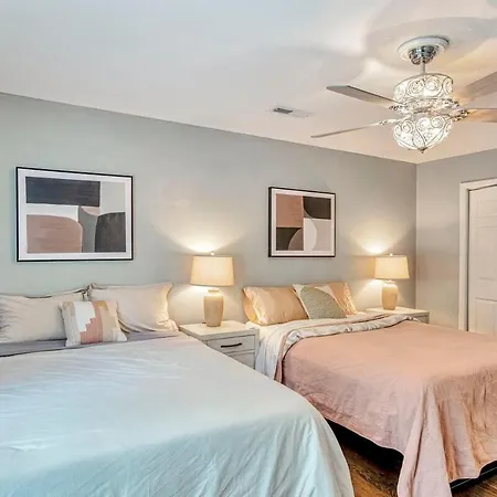 Group Haven Retreat- 2 Min To Lake! 15 Min To Dt! Holiday home Nashville