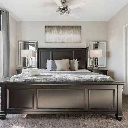 Luxurious Downtown Corner Views 2 Bed 2bath 61 Holiday home Nashville
