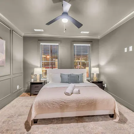 Holiday home New 2 Luxe Townhomes With Rooftops Sleeps 24 *