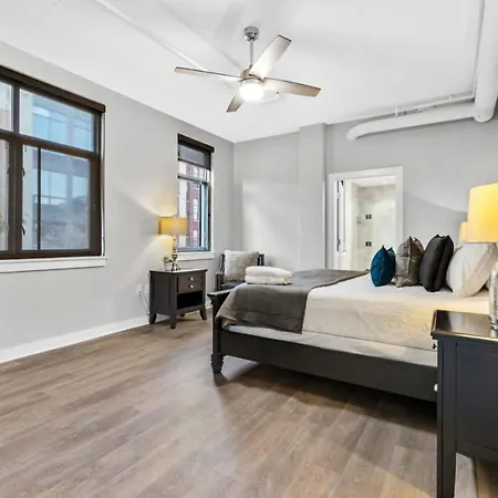 Luxurious Downtown-2 Bed 2 Bath Corner 2m Nashville