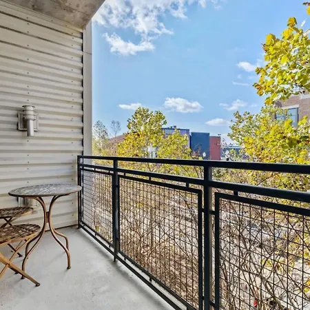 Luxurious Downtown-2 Bed 2 Bath Corner 2m Nashville