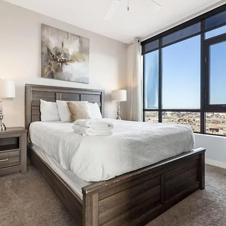 Holiday home Luxurious Downtown Corner Views 2 Bed 2bath 61 *