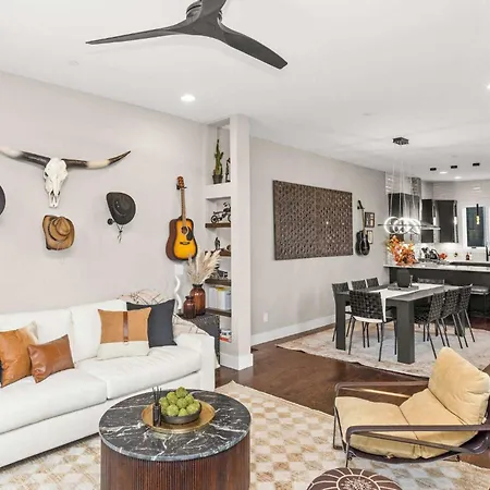 2 Adjacent Luxury Homes Rooftop Decks & Game Holiday home *