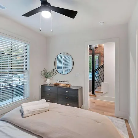 Holiday home New 2 Luxe Townhomes With Rooftops Sleeps 24 Nashville