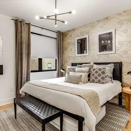 Holiday home 2 Homes With Rooftops & Views Nashville