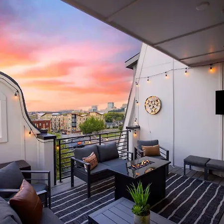 2 Adjacent Luxury Homes Rooftop Decks & Game Holiday home