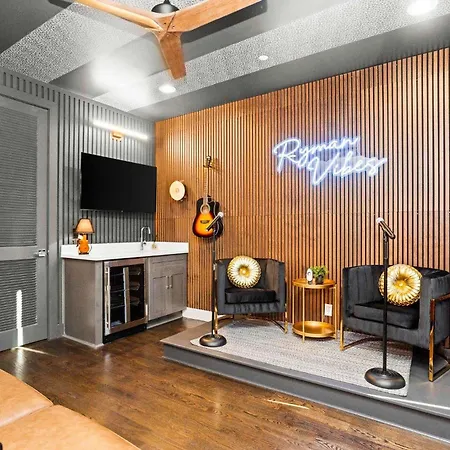 Holiday home Iconic Ryman Revival - Pews Murals & Karaoke Nashville