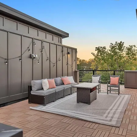 New 2 Luxe Townhomes With Rooftops Sleeps 24 * Nashville