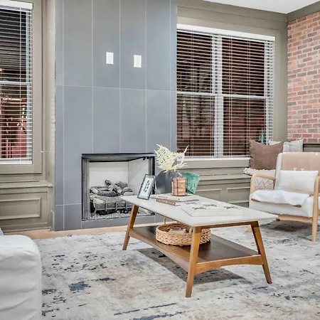 Holiday home New 2 Luxe Townhomes With Rooftops Sleeps 24