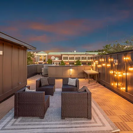 Holiday home New 2 Luxe Townhomes With Rooftops Sleeps 24
