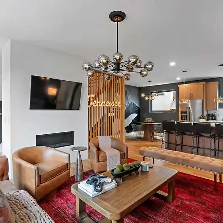 2 Homes With Rooftops & Views Holiday home Nashville
