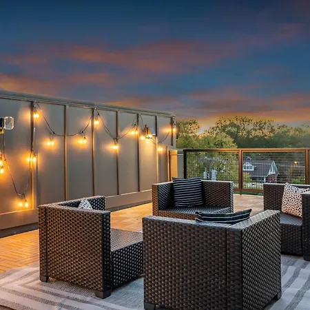 Holiday home New 2 Luxe Townhomes With Rooftops Sleeps 24 *