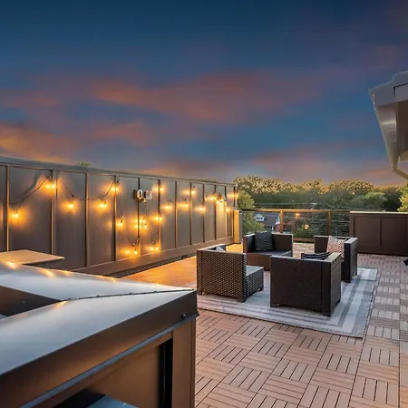 Holiday home New 2 Luxe Townhomes With Rooftops Sleeps 24 *