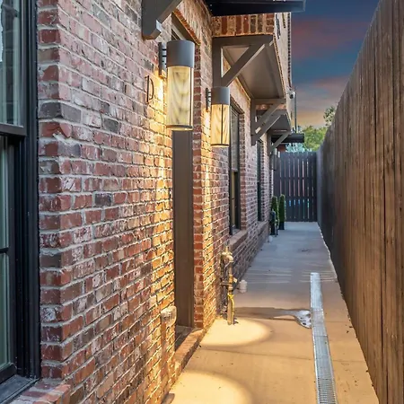 Holiday home New 2 Luxe Townhomes With Rooftops Sleeps 24