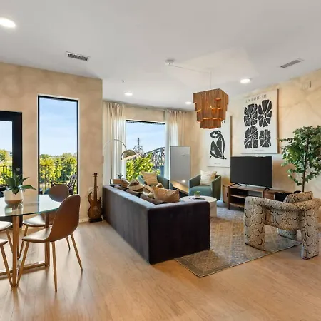 Apartment Lovely River View Walk To Downtown Has Garage And Balcony