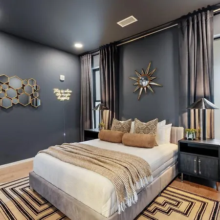 Lovely River View Walk To Downtown Has Garage And Balcony Nashville