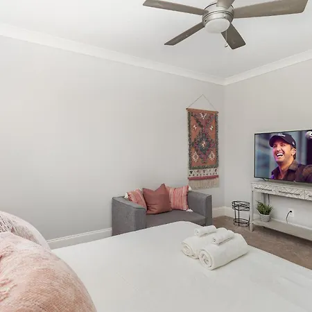 Trilogy - Private Porch - Walk To Centennial Park Holiday home *