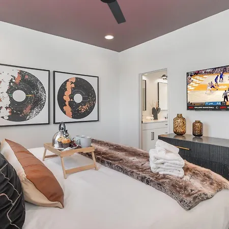 Holiday home Coloratura - 2 Units W/ Hot Tubs - Near Broadway