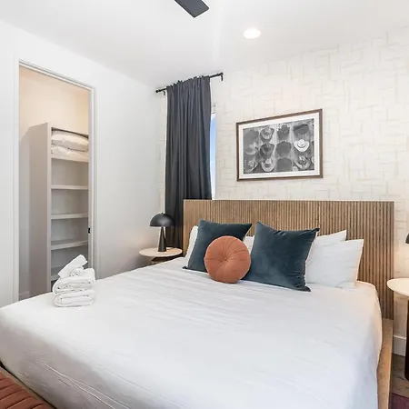 Holiday home Nimbus-rooftop Deck-hot Tub-mins To Broadway Nashville