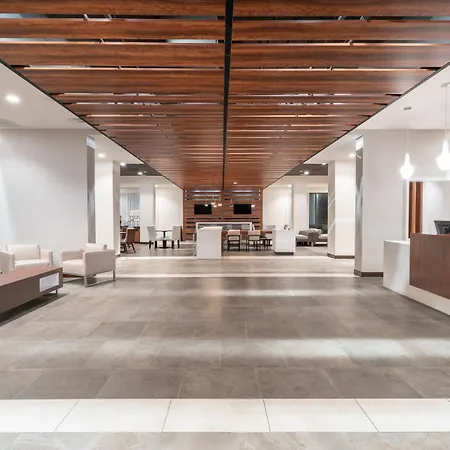 Hampton By Hilton Airport Century Place