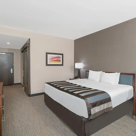 Hampton By Hilton Airport Century Place 3*
