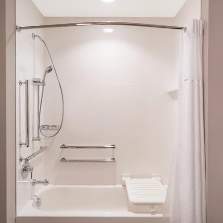 Hotel Hampton By Hilton Airport Century Place 3*