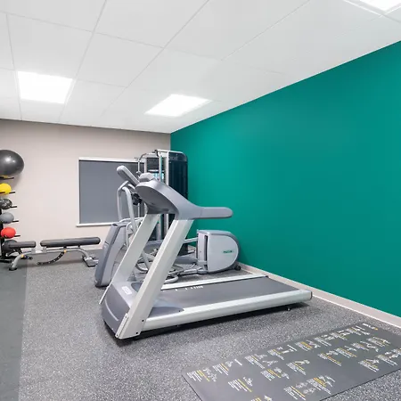 Hotel Hampton By Hilton Airport Century Place 3*