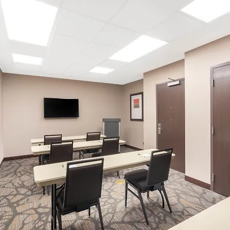 Hotel Hampton By Hilton Airport Century Place 3*