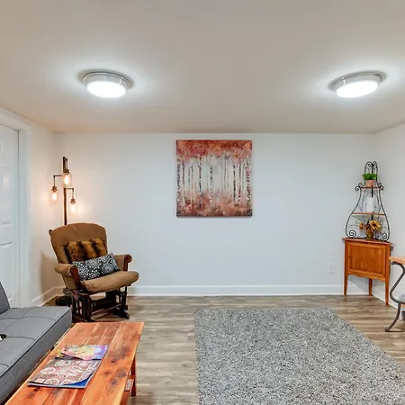 Apartment Old Hickory Hideout: Charming W/ Deck! Nashville