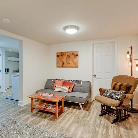 Apartment Old Hickory Hideout: Charming W/ Deck!